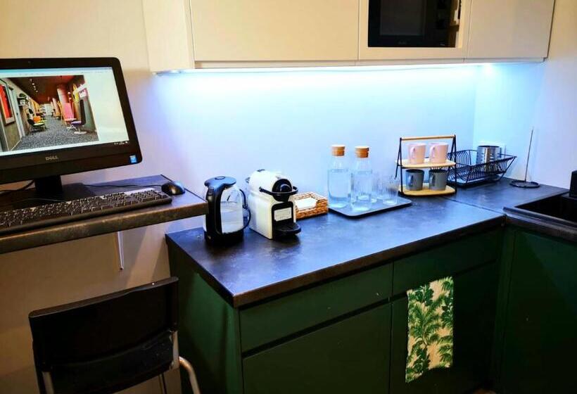 هتل کپسول Kapsuå‚y Bello Aparthostel