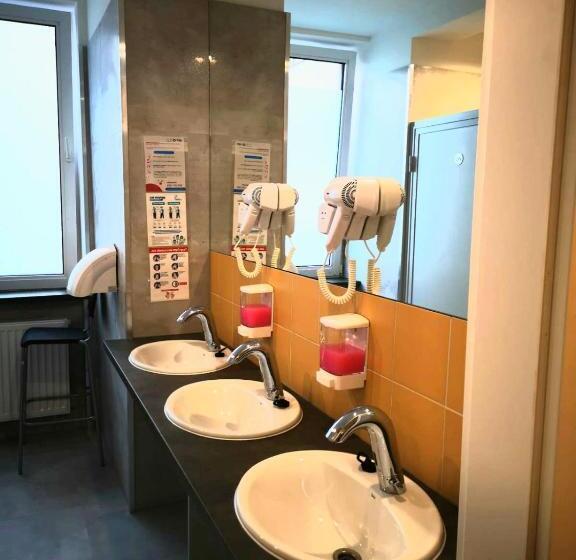 هتل کپسول Kapsuå‚y Bello Aparthostel