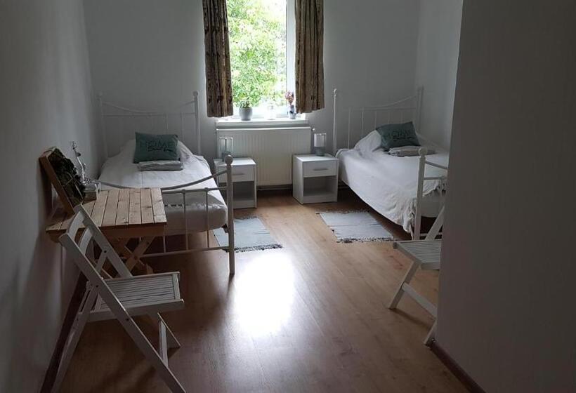 호텔 Dom O Niebieskich Okiennicach