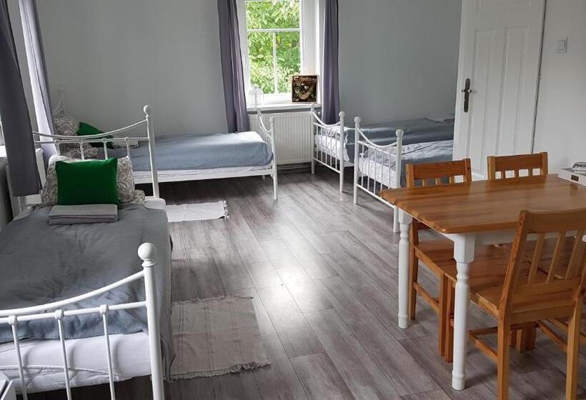 호텔 Dom O Niebieskich Okiennicach