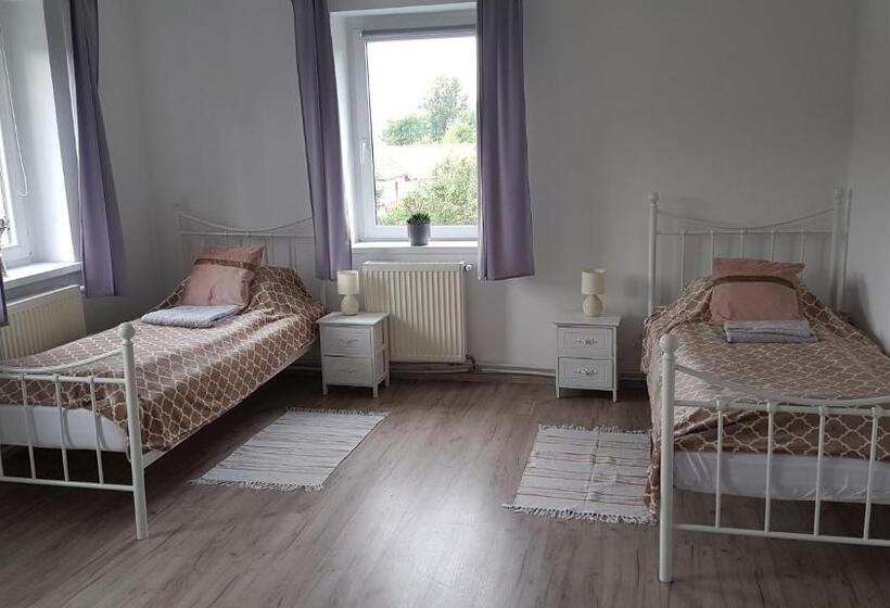 호텔 Dom O Niebieskich Okiennicach