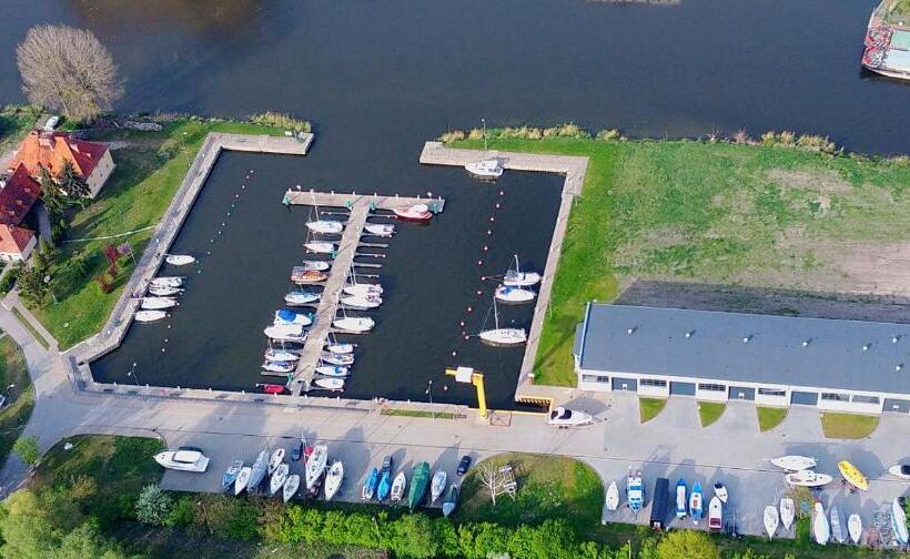 فندق Noclegi Jachtklub Elbląg