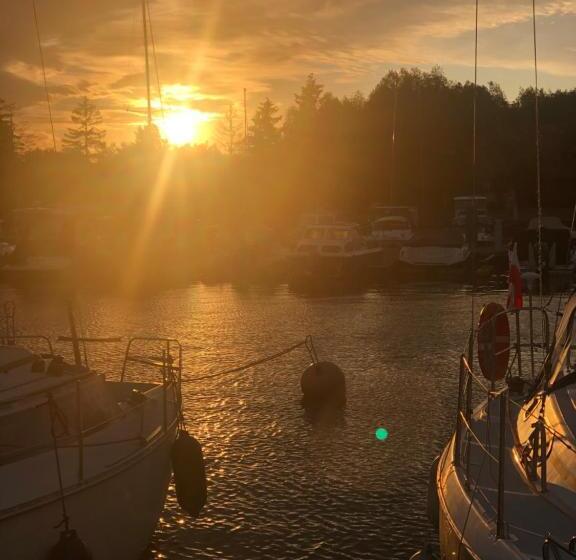 فندق Noclegi Jachtklub Elbląg