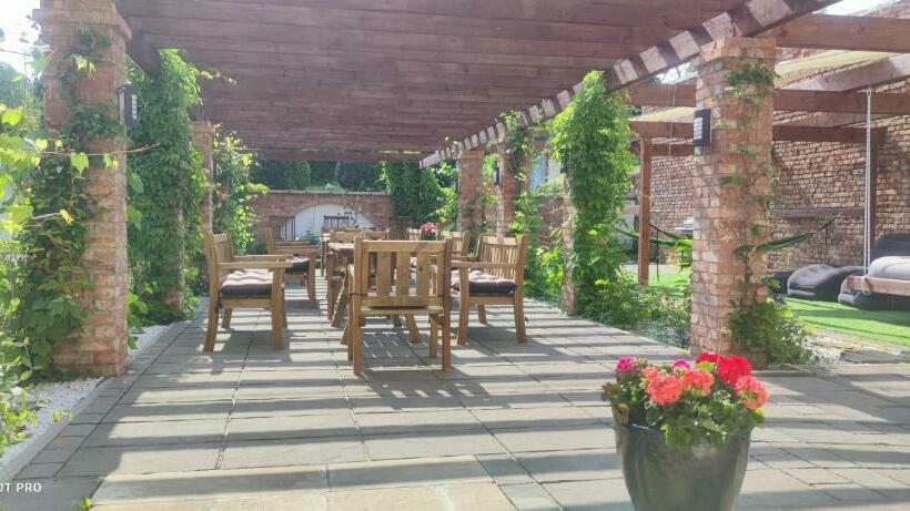 ホテル Noclegi Szymrych