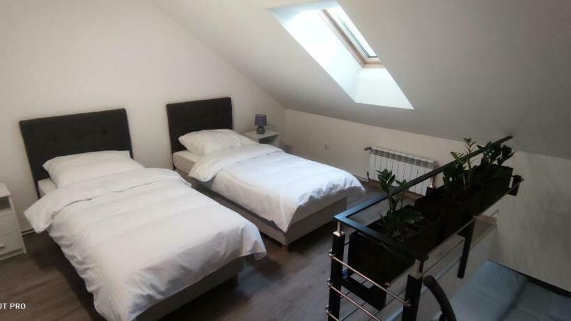 ホテル Noclegi Szymrych