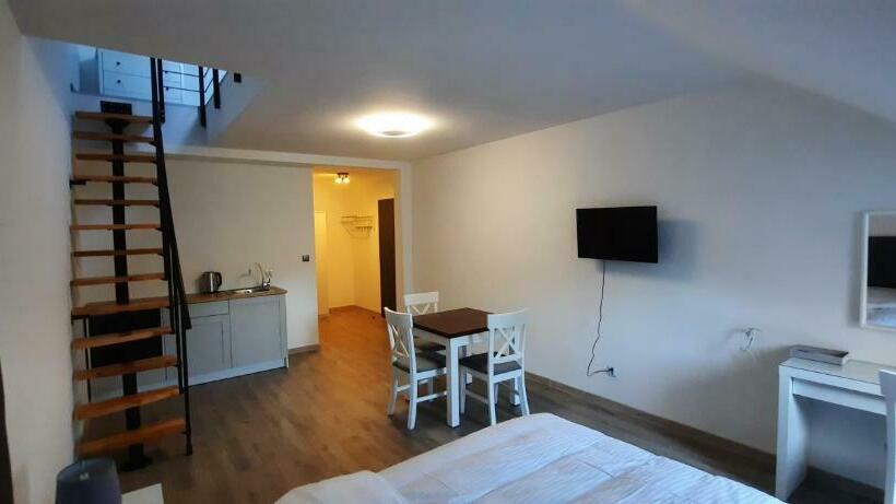 ホテル Noclegi Szymrych