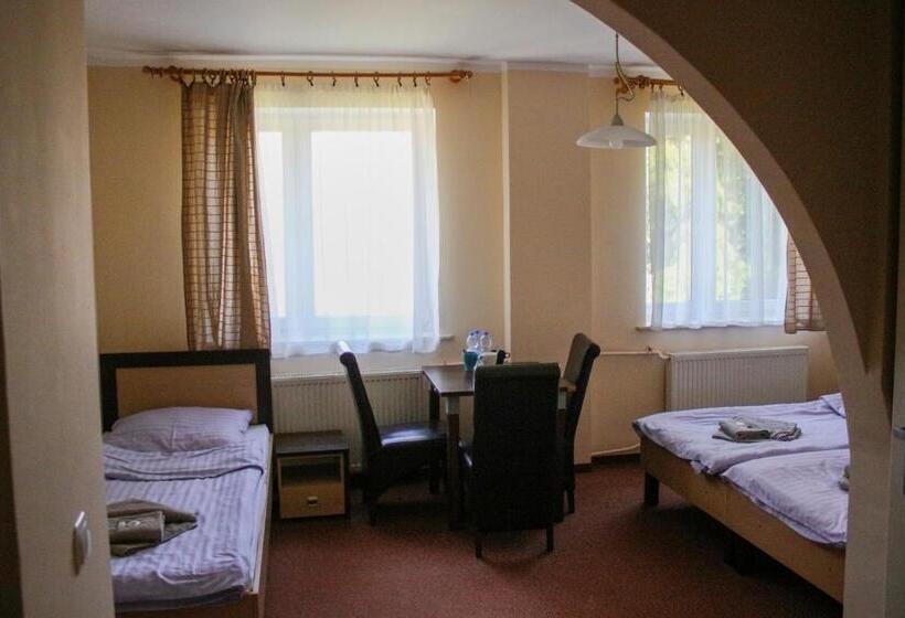 酒店 Pensjonat 4 Pory Roku