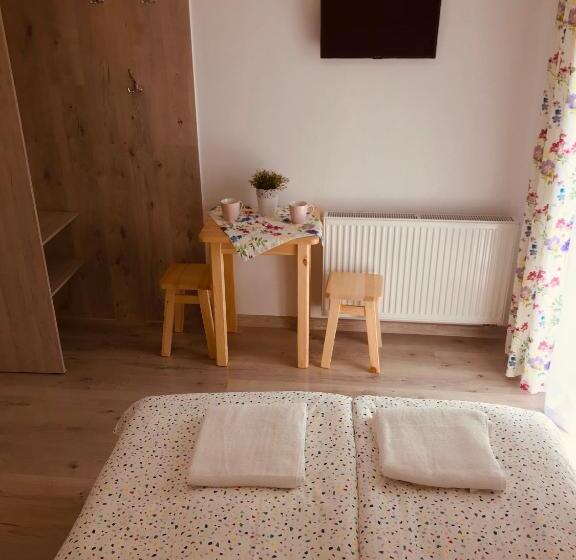 ホテル Pokoje Gościnne Lena