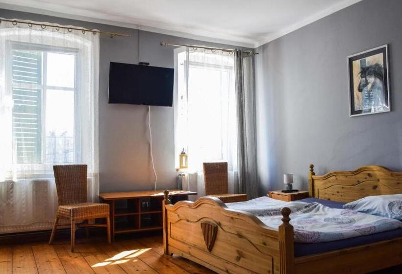 בית מלון כפרי Stajnia Na Warszawskiej