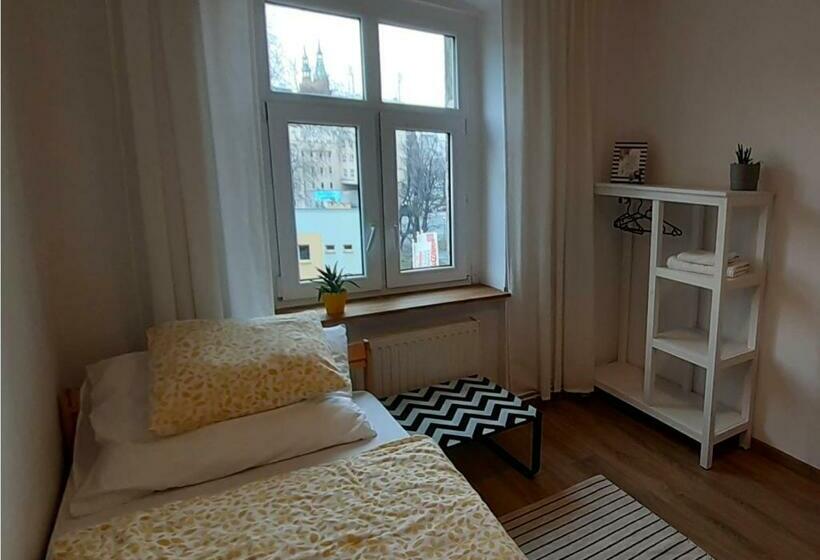 Lemuria Hostel Szkolna Centrum