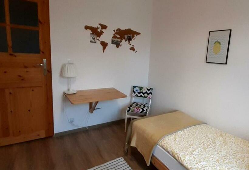 Lemuria Hostel Szkolna Centrum