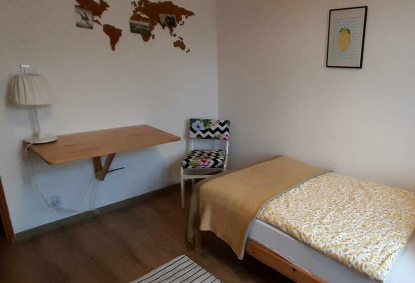 Lemuria Hostel Szkolna Centrum