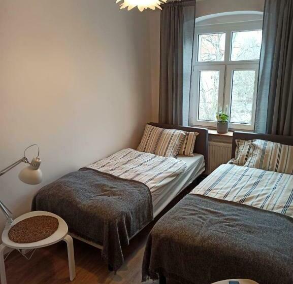 Lemuria Hostel Szkolna Centrum