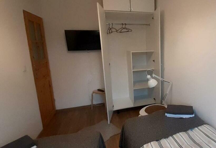 Lemuria Hostel Szkolna Centrum