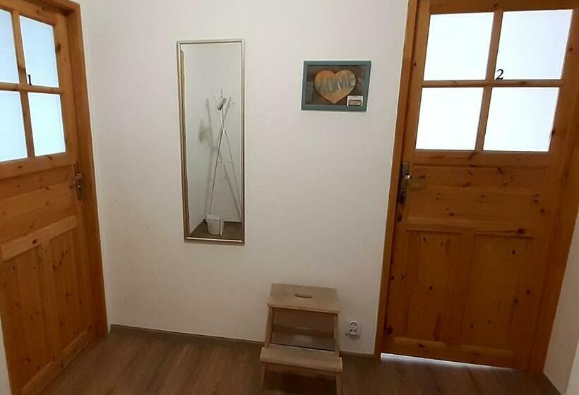 Lemuria Hostel Szkolna Centrum