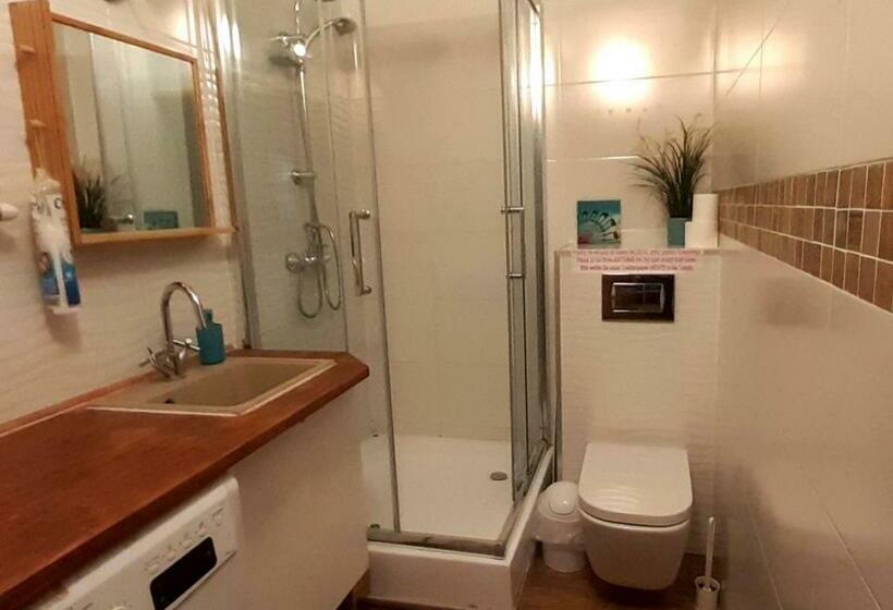 Lemuria Hostel Szkolna Centrum