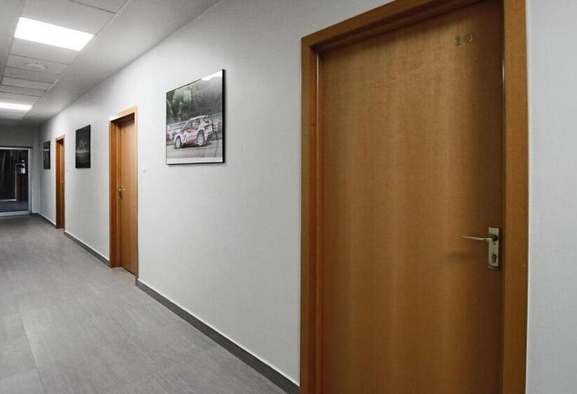 فندق على الطريق Tor Kielce