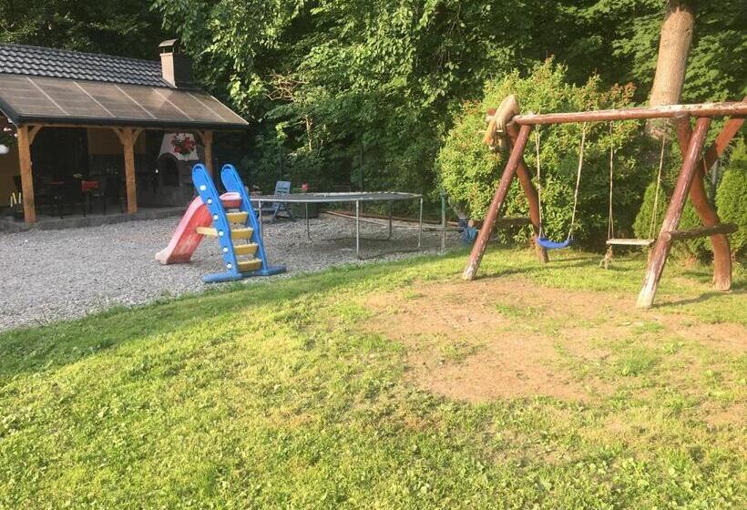 ペンション Agroturystyka U Madzi