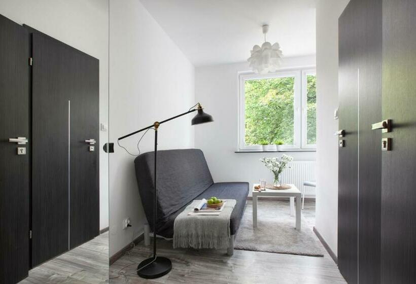 Rj Hostel Chrobrego 79