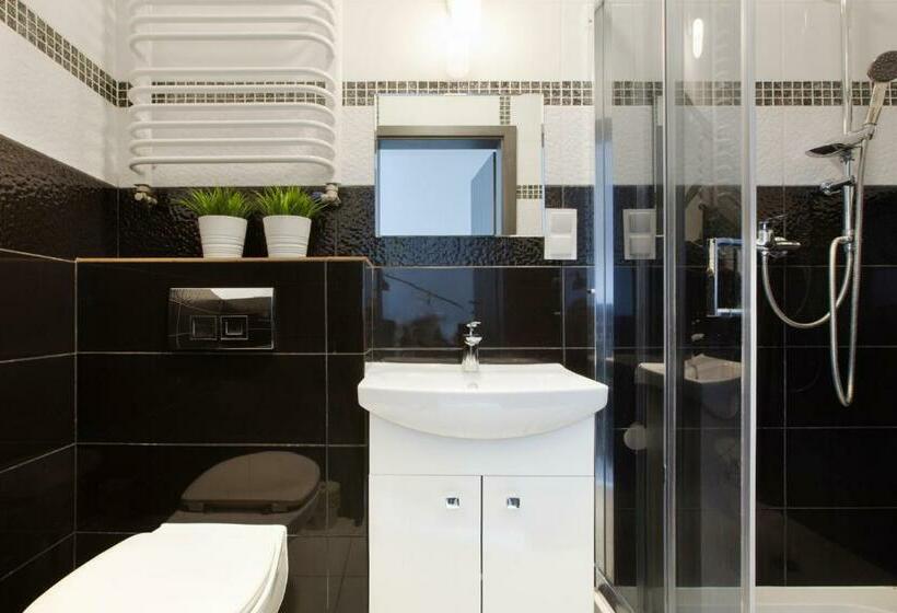 Rj Hostel Chrobrego 79