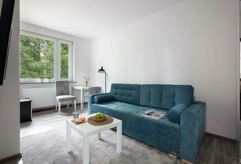 Rj Hostel Chrobrego 79