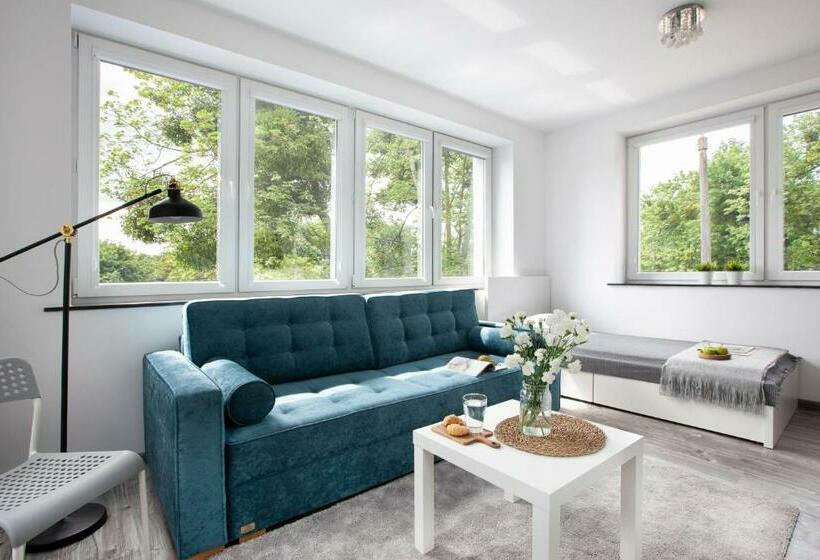 Rj Hostel Chrobrego 79