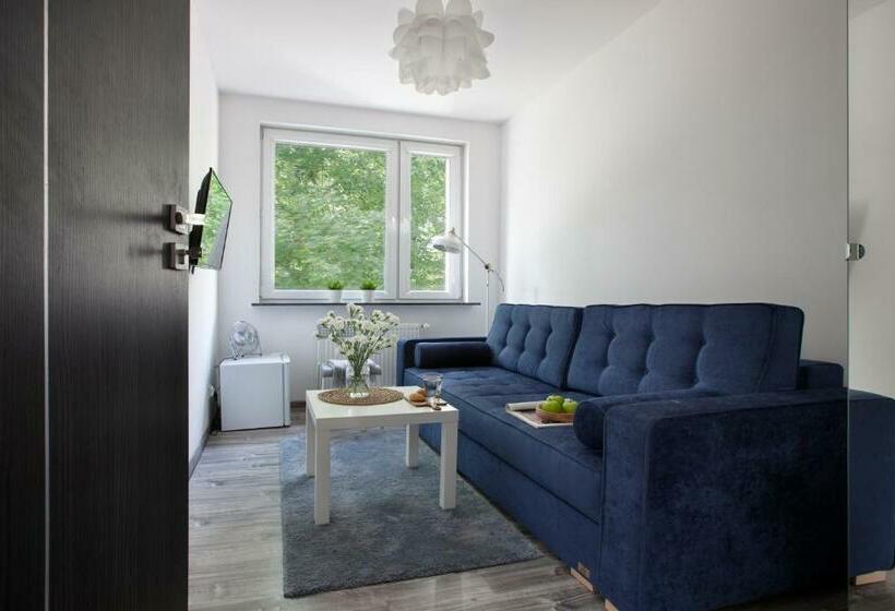 Rj Hostel Chrobrego 79