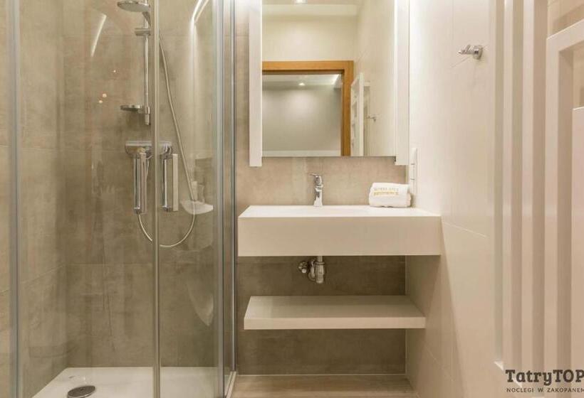 Royal Hill Residence