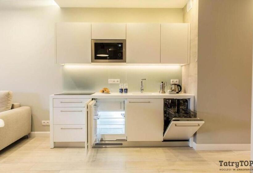 Royal Hill Residence