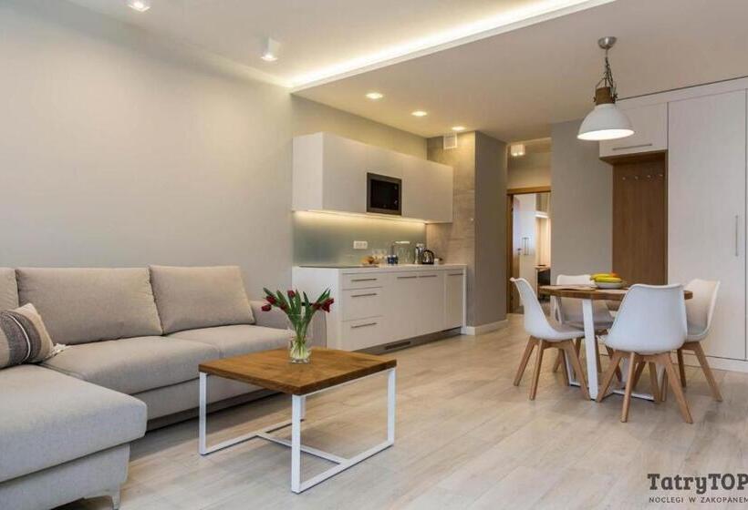 Royal Hill Residence