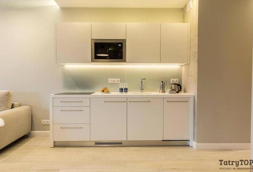 Royal Hill Residence