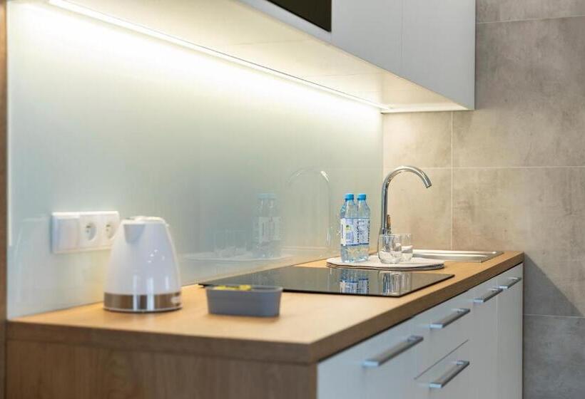 Royal Hill Residence