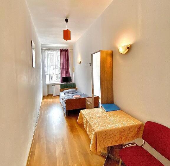 Schronisko Młodzieżowe Ptsm Alko