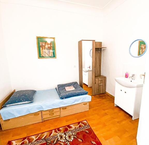 Schronisko Młodzieżowe Ptsm Alko