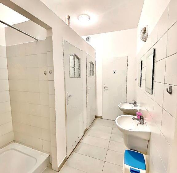 Schronisko Młodzieżowe Ptsm Alko