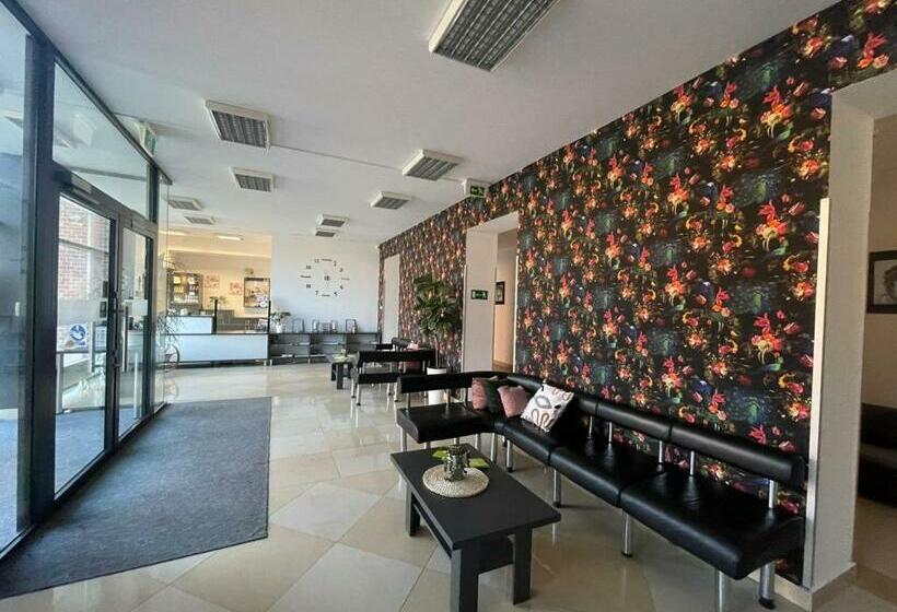 Szkolne Schronisko Młodzieżowe Dąbrówka