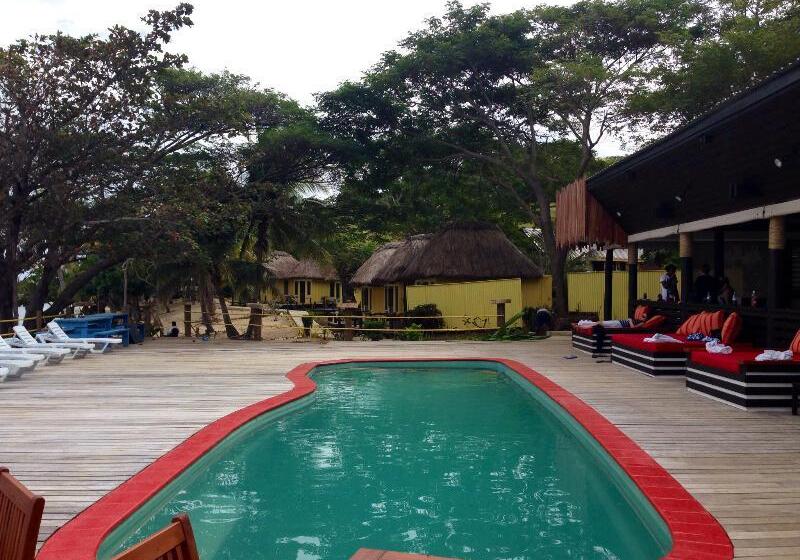 Общежитие Funky Fish Beach & Surf Resort