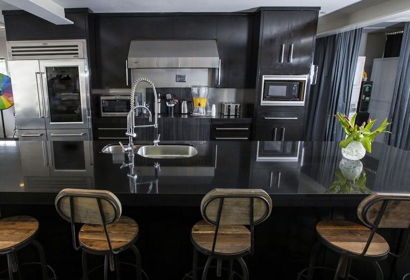 הוסטל Posh South Beach