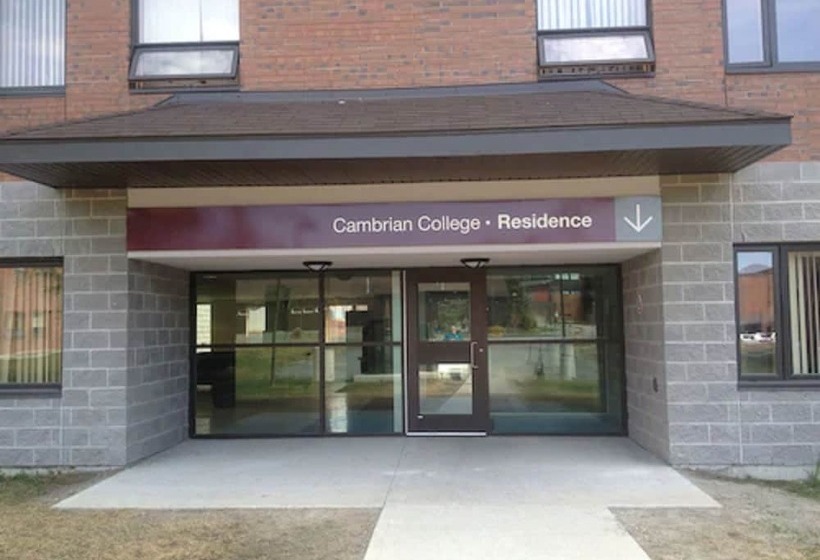 فندق صغير Residence & Conference Centre   Sudbury North