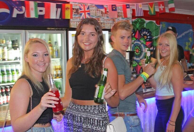 Backpackers In Paradise 18 35 Hostel