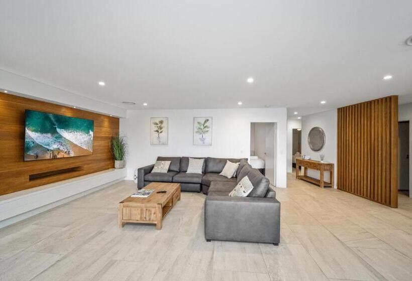 Bay Royal Apartments