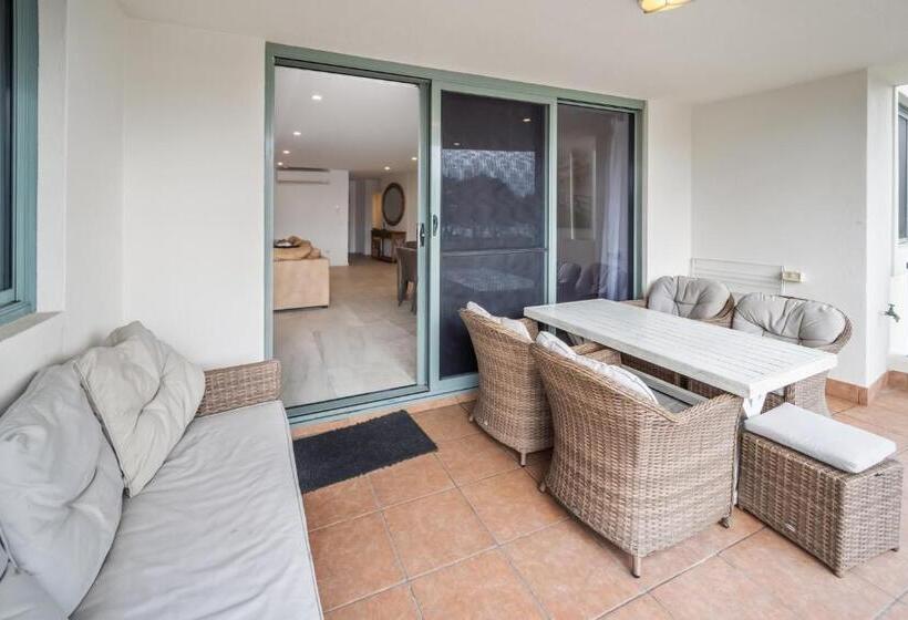 Bay Royal Apartments