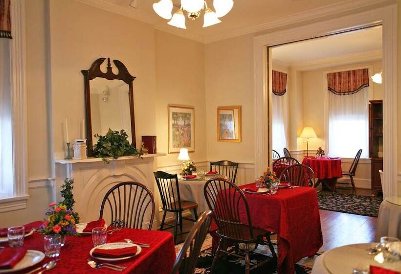 住宿加早餐 Birdinhand Village Inn & Suites