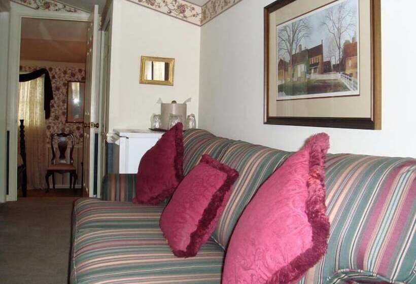 住宿加早餐 Birdinhand Village Inn & Suites