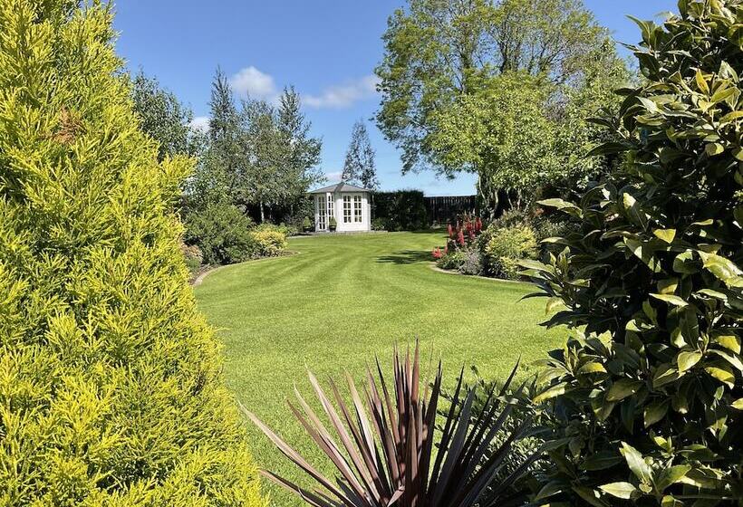 Bed and Breakfast Crowfield Country House