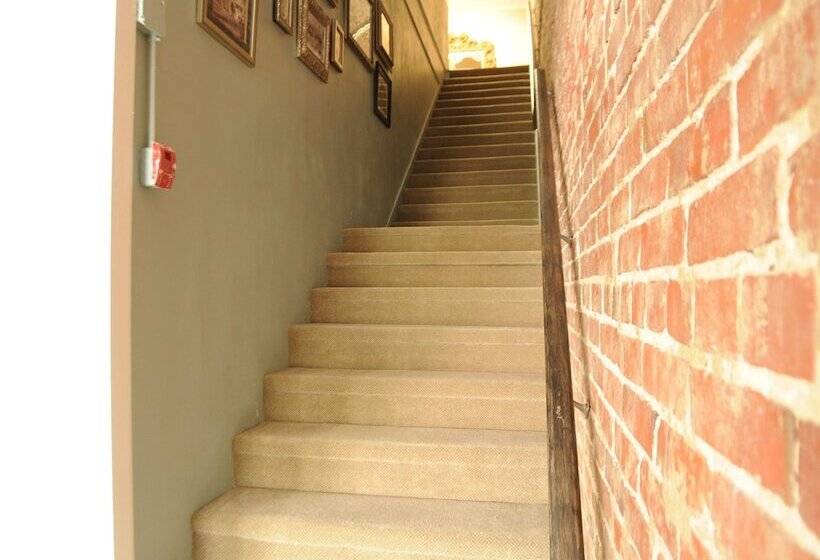 مبيت وإفطار Hamilton House Inn