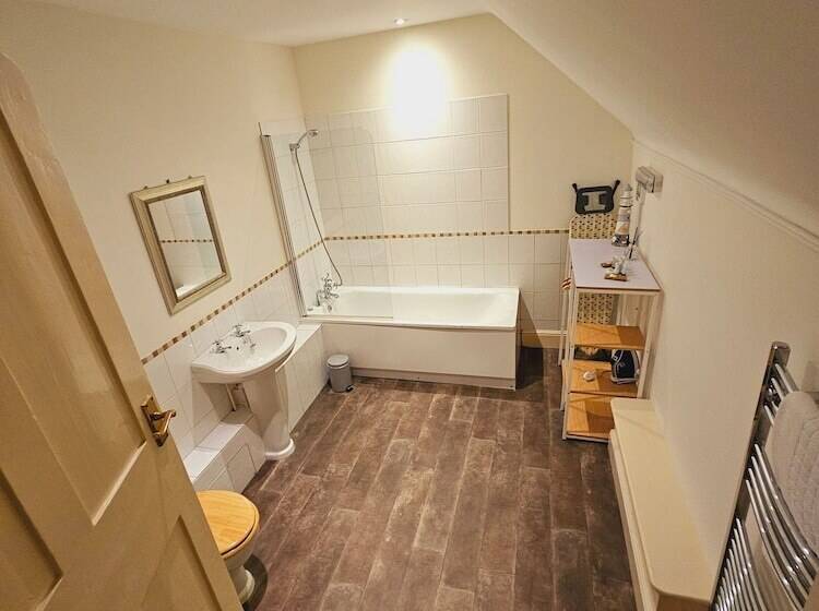 민박 Hewitt S Restaurant & Rooms