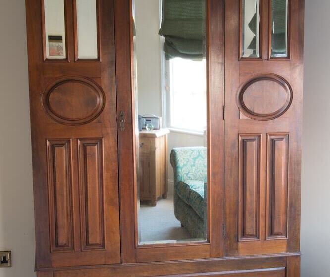 민박 Hewitt S Restaurant & Rooms