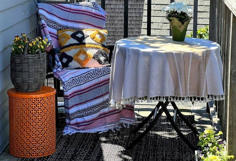 민박 Lotus Provincetown