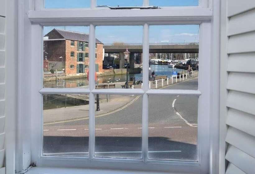 민박 One Holyrood Hotel & Cafe